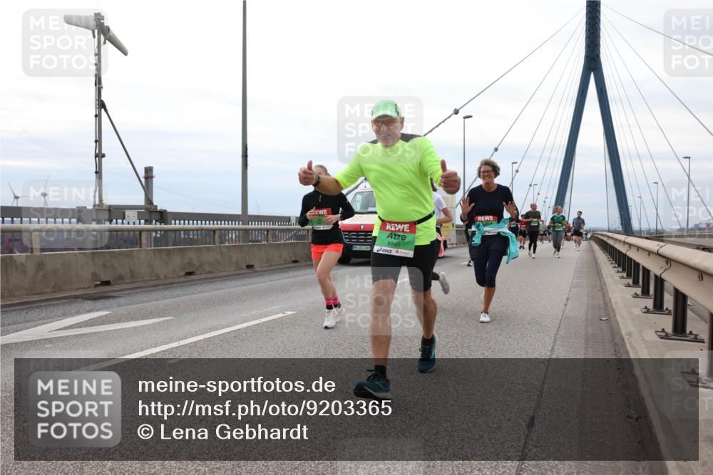 03.10.2025 - Köhlbrandbrückenlauf Lena Gebhardt http://msf.ph/oto/9203365 03.10.2025 15:52:47 Position 2 4249, 8845 meine-sportfotos.de