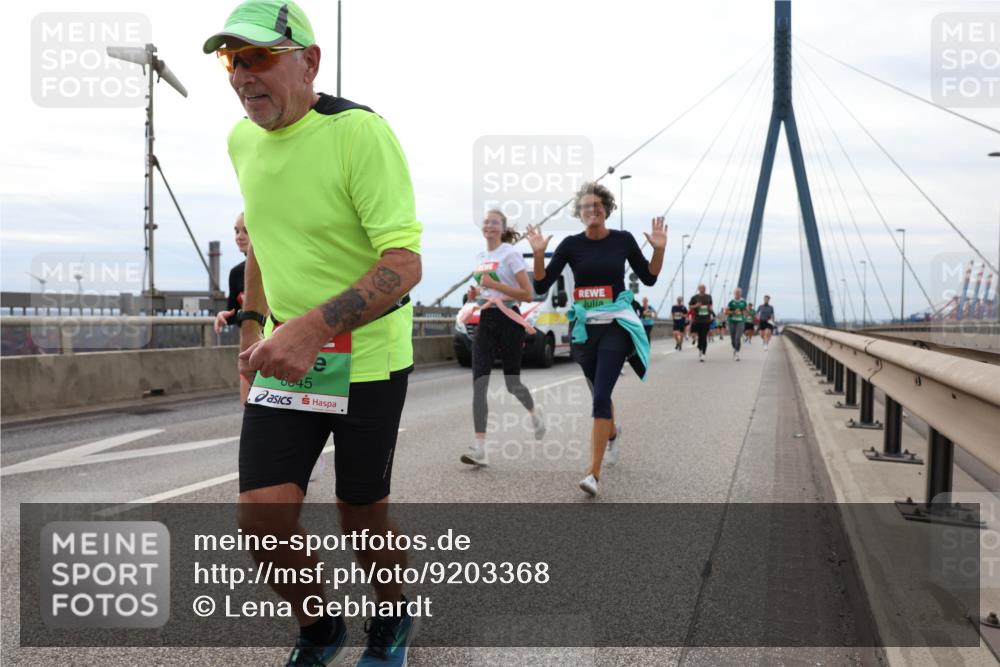 03.10.2025 - Köhlbrandbrückenlauf Lena Gebhardt http://msf.ph/oto/9203368 03.10.2025 15:52:48 Position 2 6645 meine-sportfotos.de