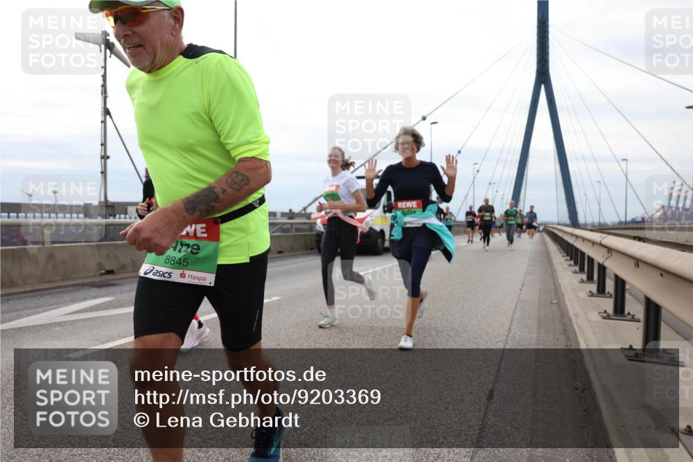 03.10.2025 - Köhlbrandbrückenlauf Lena Gebhardt http://msf.ph/oto/9203369 03.10.2025 15:52:48 Position 2 8845 meine-sportfotos.de