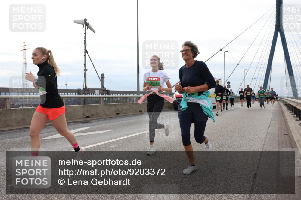 03.10.2025 - Köhlbrandbrückenlauf Lena Gebhardt http://msf.ph/oto/9203372 03.10.2025 15:52:48 Position 2  meine-sportfotos.de
