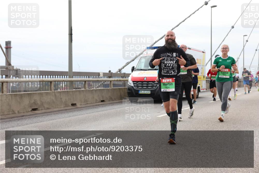 03.10.2025 - Köhlbrandbrückenlauf Lena Gebhardt http://msf.ph/oto/9203375 03.10.2025 15:52:52 Position 2 4249, 9056, 7, 8815 meine-sportfotos.de