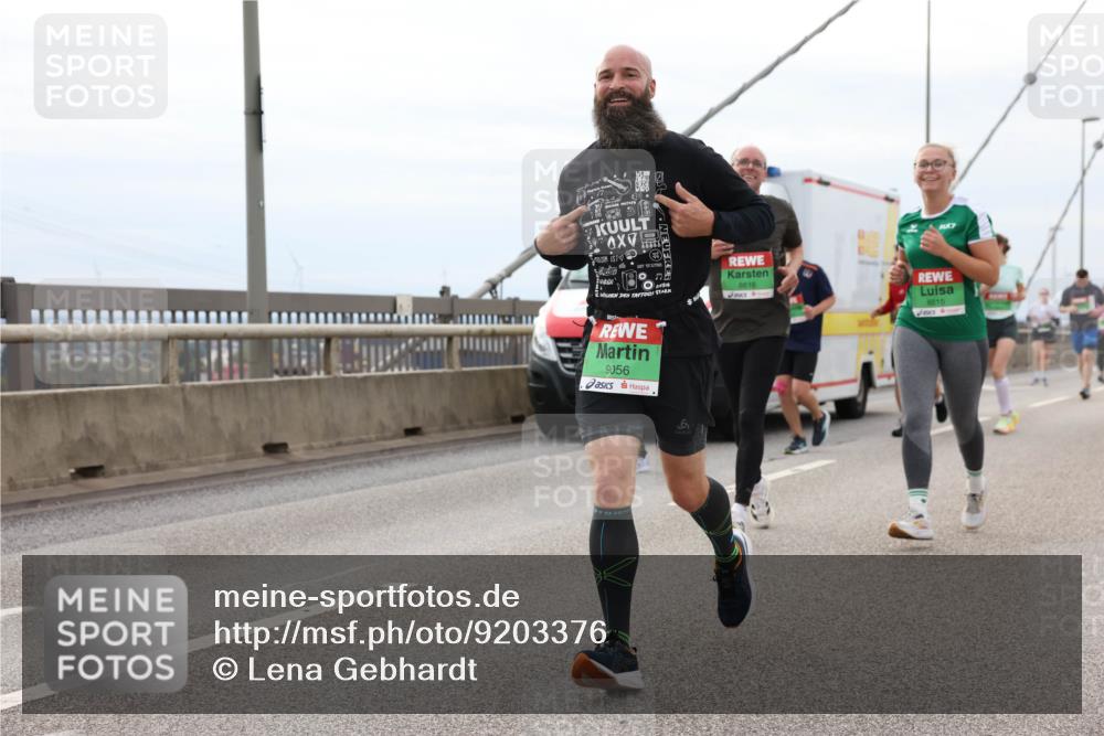 03.10.2025 - Köhlbrandbrückenlauf Lena Gebhardt http://msf.ph/oto/9203376 03.10.2025 15:52:52 Position 2 9056, 8816 meine-sportfotos.de