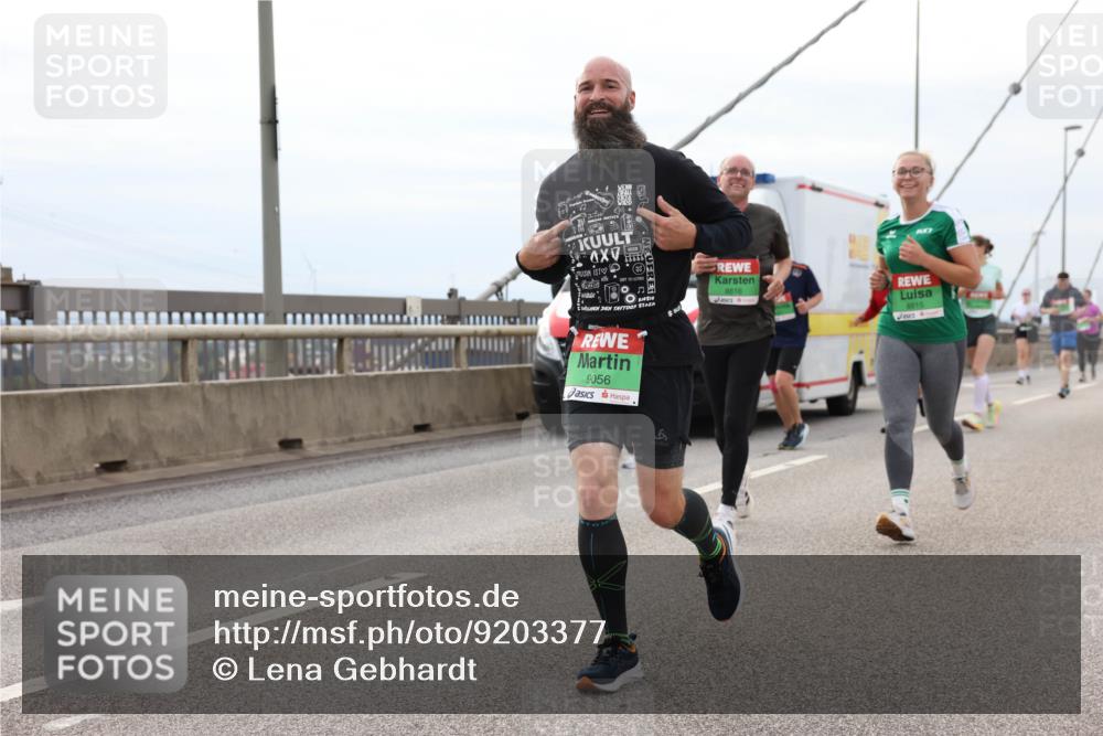 03.10.2025 - Köhlbrandbrückenlauf Lena Gebhardt http://msf.ph/oto/9203377 03.10.2025 15:52:52 Position 2 8816, 8815, 9056 meine-sportfotos.de
