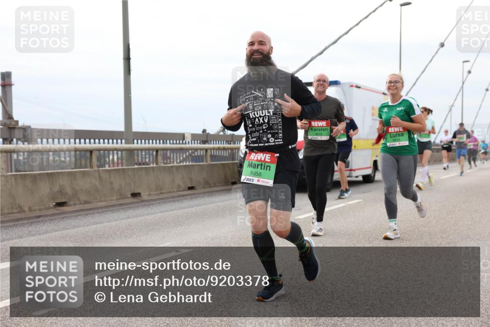 03.10.2025 - Köhlbrandbrückenlauf Lena Gebhardt http://msf.ph/oto/9203378 03.10.2025 15:52:52 Position 2 9056, 8816, 8815 meine-sportfotos.de