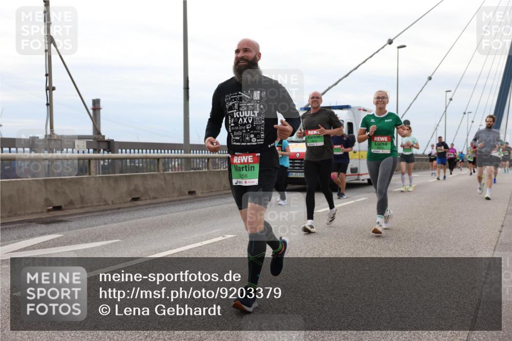 03.10.2025 - Köhlbrandbrückenlauf Lena Gebhardt http://msf.ph/oto/9203379 03.10.2025 15:52:52 Position 2 9056, 424, 7 meine-sportfotos.de