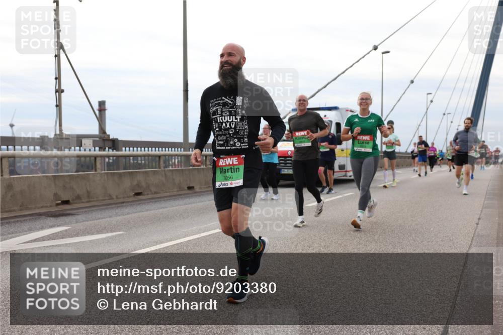 03.10.2025 - Köhlbrandbrückenlauf Lena Gebhardt http://msf.ph/oto/9203380 03.10.2025 15:52:52 Position 2 9056 meine-sportfotos.de