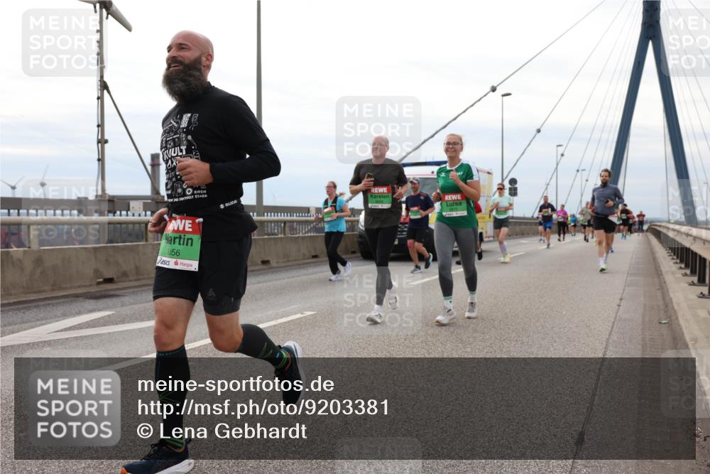 03.10.2025 - Köhlbrandbrückenlauf Lena Gebhardt http://msf.ph/oto/9203381 03.10.2025 15:52:53 Position 2 9056 meine-sportfotos.de