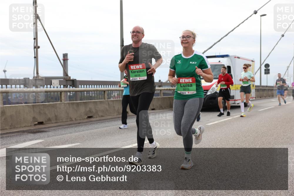 03.10.2025 - Köhlbrandbrückenlauf Lena Gebhardt http://msf.ph/oto/9203383 03.10.2025 15:52:53 Position 2 8816, 7, 8815 meine-sportfotos.de