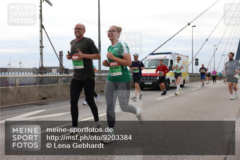 03.10.2025 - Köhlbrandbrückenlauf Lena Gebhardt http://msf.ph/oto/9203384 03.10.2025 15:52:53 Position 2 8816, 8815, 4249 meine-sportfotos.de