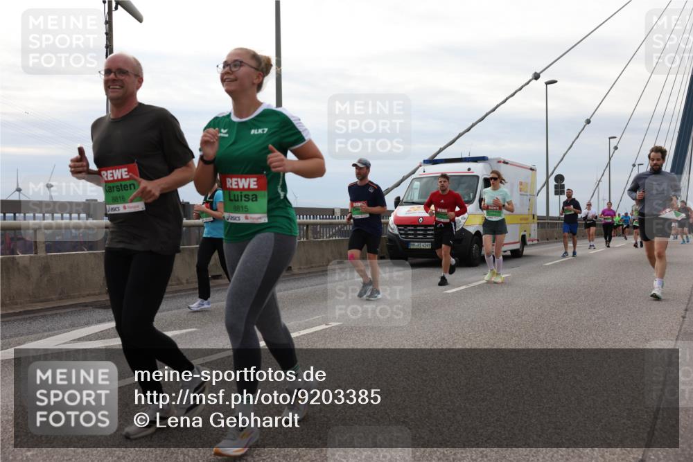 03.10.2025 - Köhlbrandbrückenlauf Lena Gebhardt http://msf.ph/oto/9203385 03.10.2025 15:52:54 Position 2 7, 8816, 8815, 4249 meine-sportfotos.de