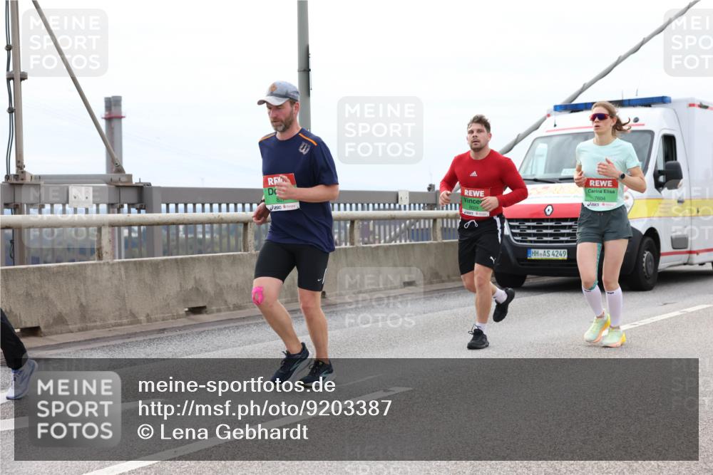 03.10.2025 - Köhlbrandbrückenlauf Lena Gebhardt http://msf.ph/oto/9203387 03.10.2025 15:52:54 Position 2 4249, 7604 meine-sportfotos.de