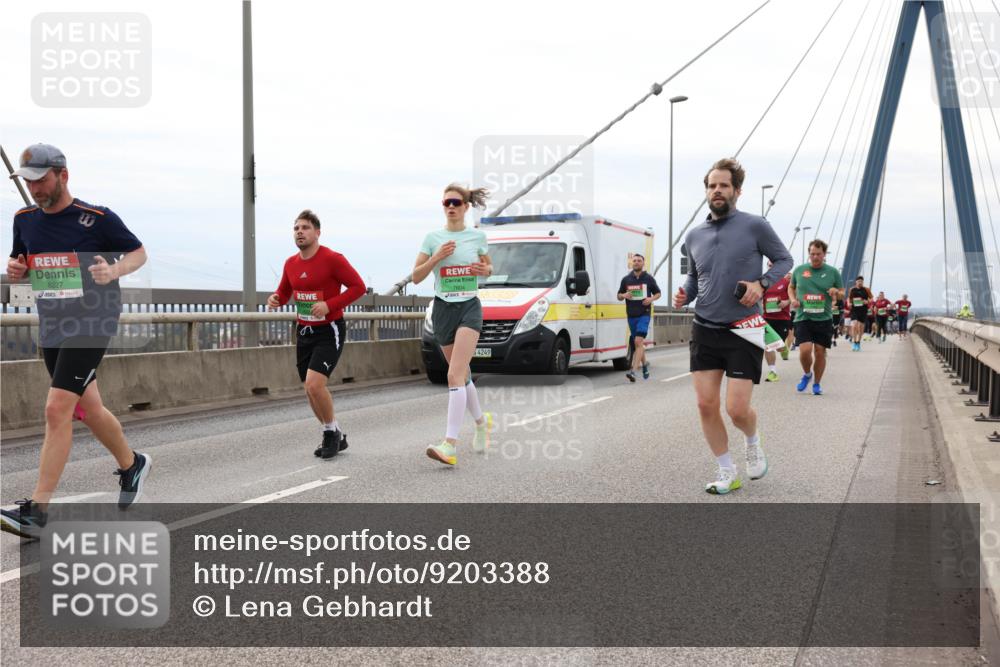 03.10.2025 - Köhlbrandbrückenlauf Lena Gebhardt http://msf.ph/oto/9203388 03.10.2025 15:52:55 Position 2 8227, 54249 meine-sportfotos.de