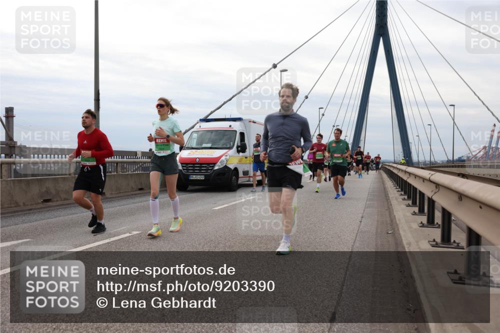 03.10.2025 - Köhlbrandbrückenlauf Lena Gebhardt http://msf.ph/oto/9203390 03.10.2025 15:52:55 Position 2 4249 meine-sportfotos.de