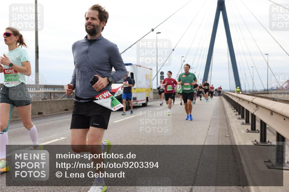03.10.2025 - Köhlbrandbrückenlauf Lena Gebhardt http://msf.ph/oto/9203394 03.10.2025 15:52:56 Position 2 7604 meine-sportfotos.de