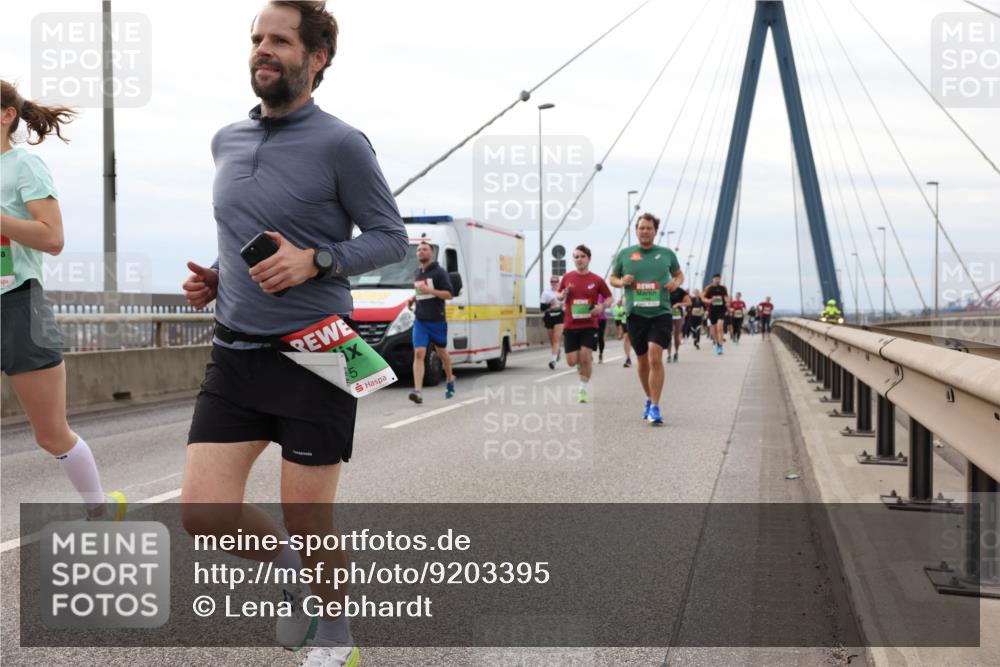 03.10.2025 - Köhlbrandbrückenlauf Lena Gebhardt http://msf.ph/oto/9203395 03.10.2025 15:52:56 Position 2 5 meine-sportfotos.de
