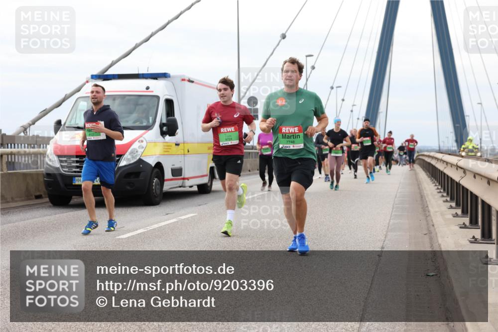 03.10.2025 - Köhlbrandbrückenlauf Lena Gebhardt http://msf.ph/oto/9203396 03.10.2025 15:52:57 Position 2 8127, 9724, 7748 meine-sportfotos.de