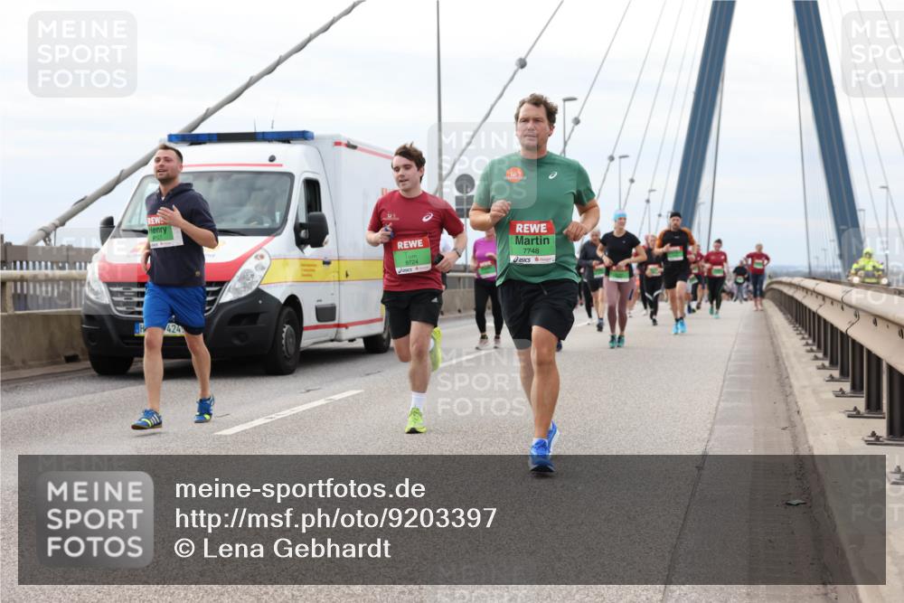 03.10.2025 - Köhlbrandbrückenlauf Lena Gebhardt http://msf.ph/oto/9203397 03.10.2025 15:52:57 Position 2 8127, 424, 9724, 7748 meine-sportfotos.de