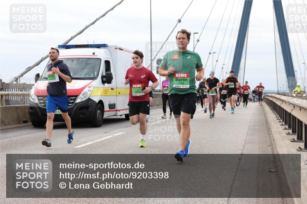 03.10.2025 - Köhlbrandbrückenlauf Lena Gebhardt http://msf.ph/oto/9203398 03.10.2025 15:52:57 Position 2 42, 9724, 7748 meine-sportfotos.de