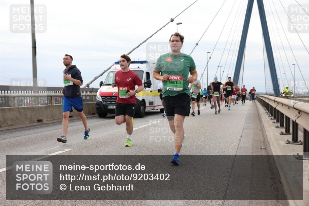 03.10.2025 - Köhlbrandbrückenlauf Lena Gebhardt http://msf.ph/oto/9203402 03.10.2025 15:52:58 Position 2 9724, 7748 meine-sportfotos.de