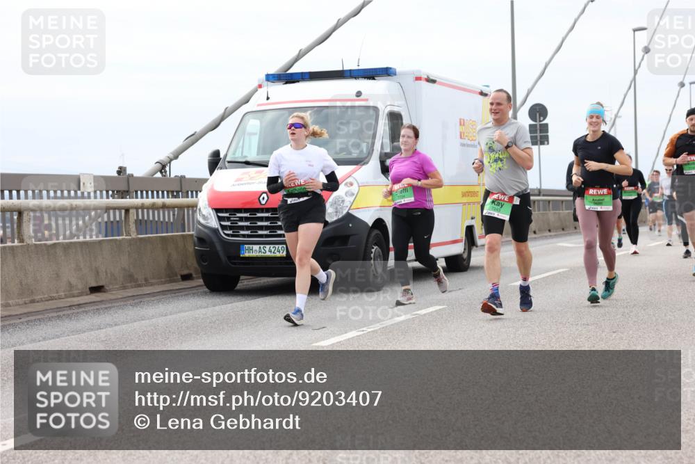 03.10.2025 - Köhlbrandbrückenlauf Lena Gebhardt http://msf.ph/oto/9203407 03.10.2025 15:52:59 Position 2 4249, 7243 meine-sportfotos.de