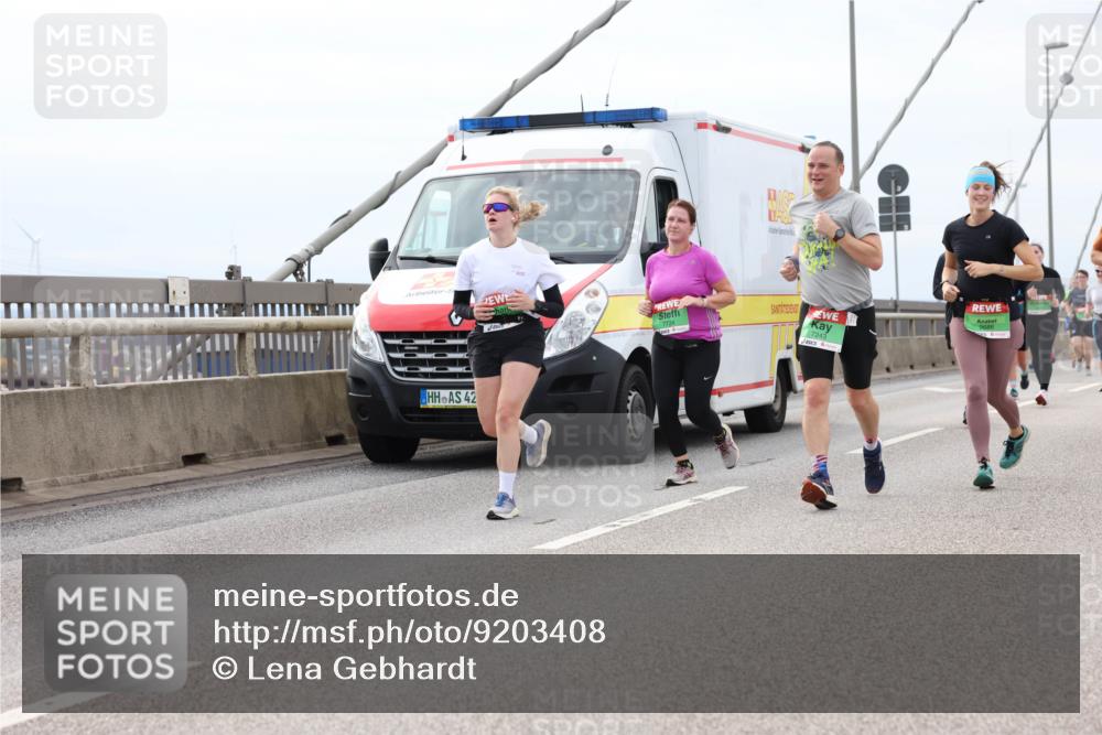 03.10.2025 - Köhlbrandbrückenlauf Lena Gebhardt http://msf.ph/oto/9203408 03.10.2025 15:52:59 Position 2 42, 7734, 7243 meine-sportfotos.de