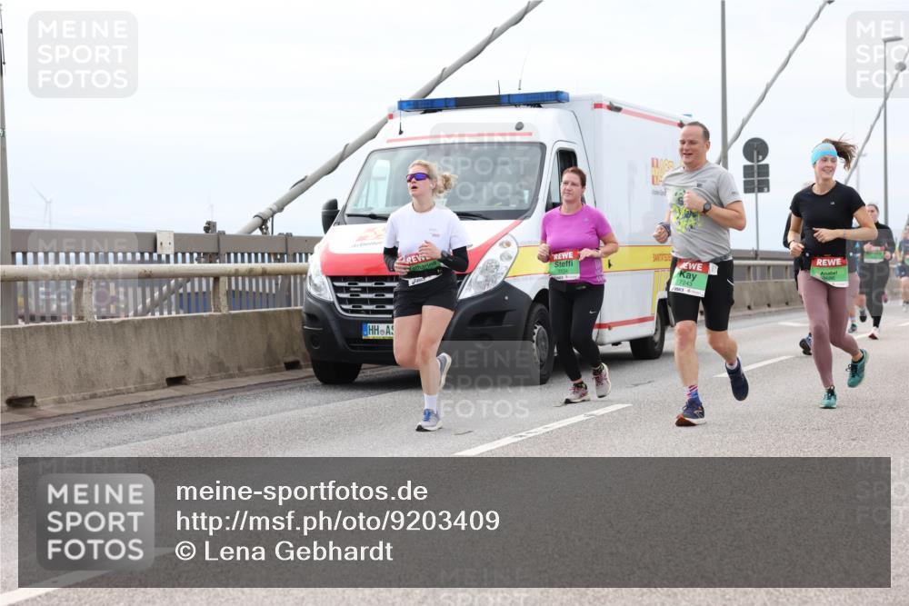 03.10.2025 - Köhlbrandbrückenlauf Lena Gebhardt http://msf.ph/oto/9203409 03.10.2025 15:52:59 Position 2  meine-sportfotos.de