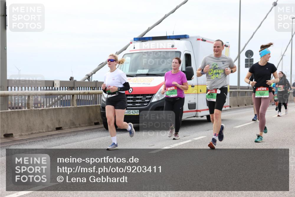 03.10.2025 - Köhlbrandbrückenlauf Lena Gebhardt http://msf.ph/oto/9203411 03.10.2025 15:52:59 Position 2 91, 42, 85, 4, 4, 3, 4249, 9686, 7734, 7243 meine-sportfotos.de