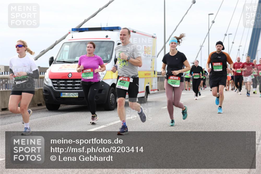 03.10.2025 - Köhlbrandbrückenlauf Lena Gebhardt http://msf.ph/oto/9203414 03.10.2025 15:53:00 Position 2 7734, 4249, 7243, 9686 meine-sportfotos.de