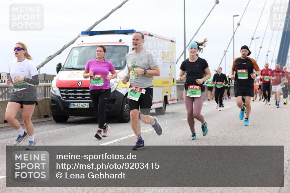 03.10.2025 - Köhlbrandbrückenlauf Lena Gebhardt http://msf.ph/oto/9203415 03.10.2025 15:53:00 Position 2 4249, 7734, 7243, 10, 9686, 7749 meine-sportfotos.de