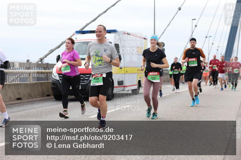 03.10.2025 - Köhlbrandbrückenlauf Lena Gebhardt http://msf.ph/oto/9203417 03.10.2025 15:53:00 Position 2 7734, 7243, 9686 meine-sportfotos.de
