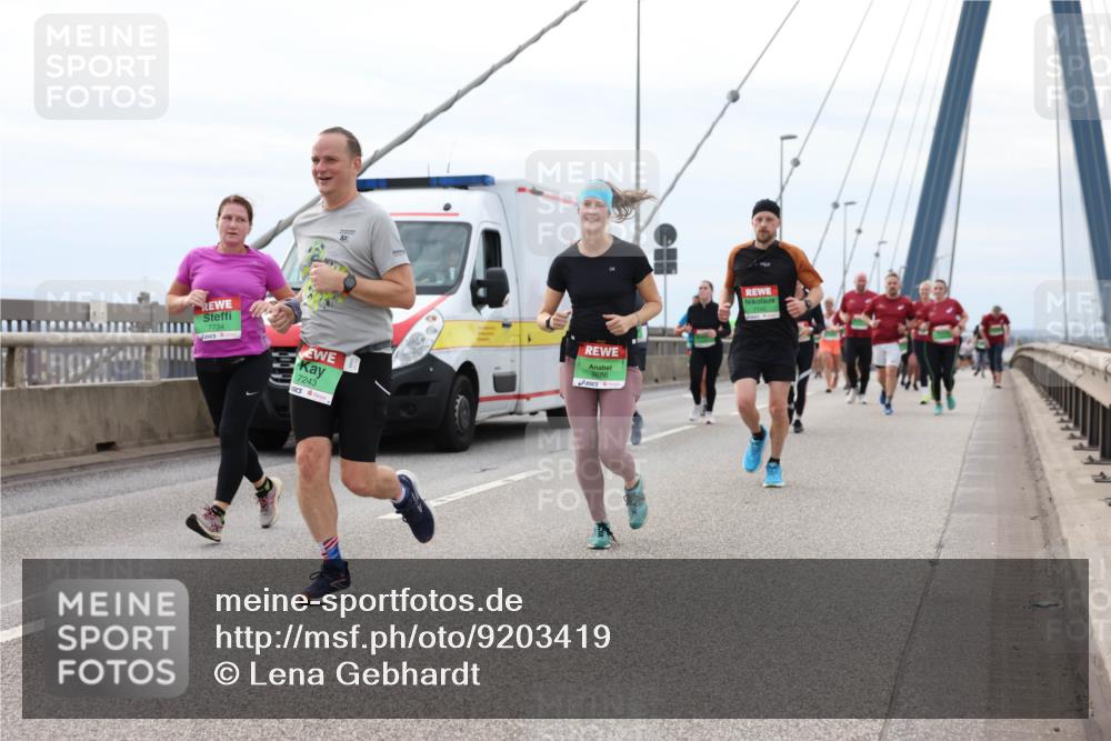 03.10.2025 - Köhlbrandbrückenlauf Lena Gebhardt http://msf.ph/oto/9203419 03.10.2025 15:53:01 Position 2 7734, 7243, 9686, 7749 meine-sportfotos.de