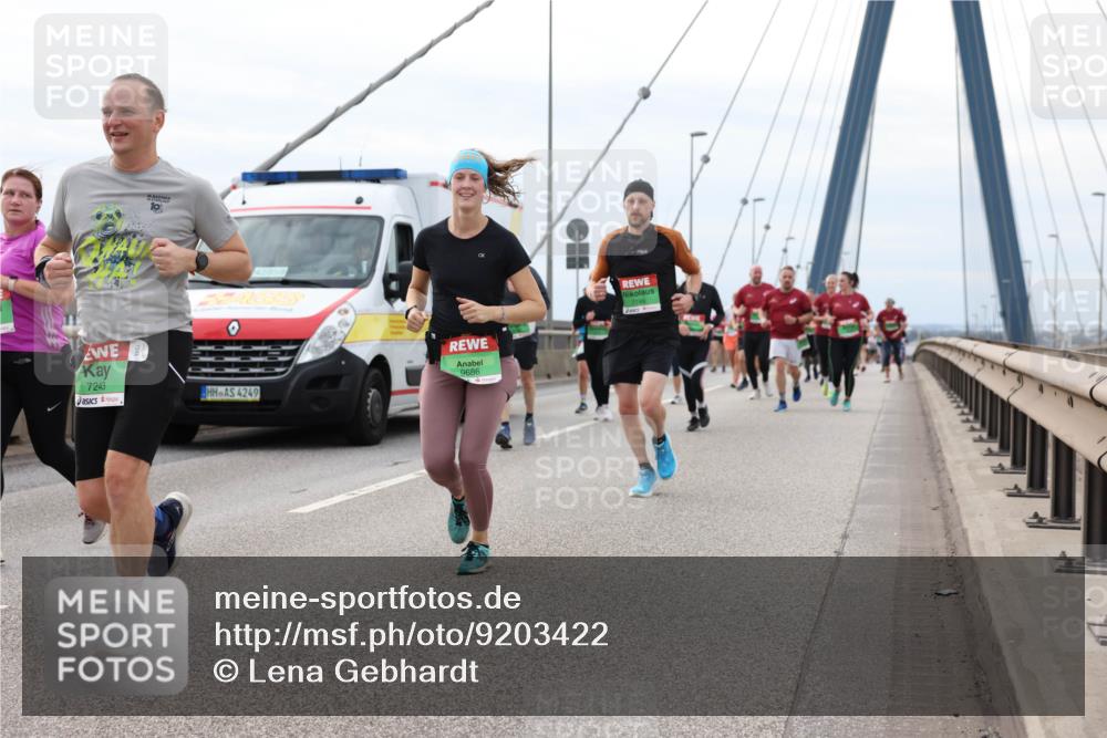03.10.2025 - Köhlbrandbrückenlauf Lena Gebhardt http://msf.ph/oto/9203422 03.10.2025 15:53:01 Position 2 10, 7243, 4249, 9686, 7749 meine-sportfotos.de