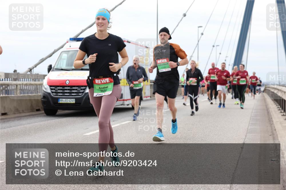 03.10.2025 - Köhlbrandbrückenlauf Lena Gebhardt http://msf.ph/oto/9203424 03.10.2025 15:53:02 Position 2 4249, 9686, 7749 meine-sportfotos.de