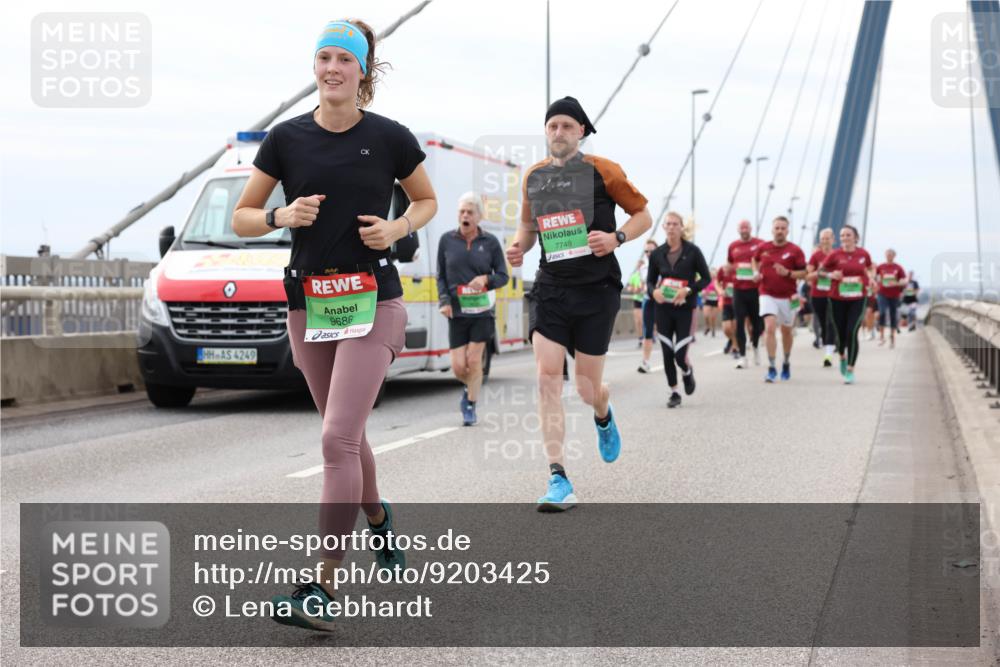 03.10.2025 - Köhlbrandbrückenlauf Lena Gebhardt http://msf.ph/oto/9203425 03.10.2025 15:53:02 Position 2 4249, 9686, 7749 meine-sportfotos.de