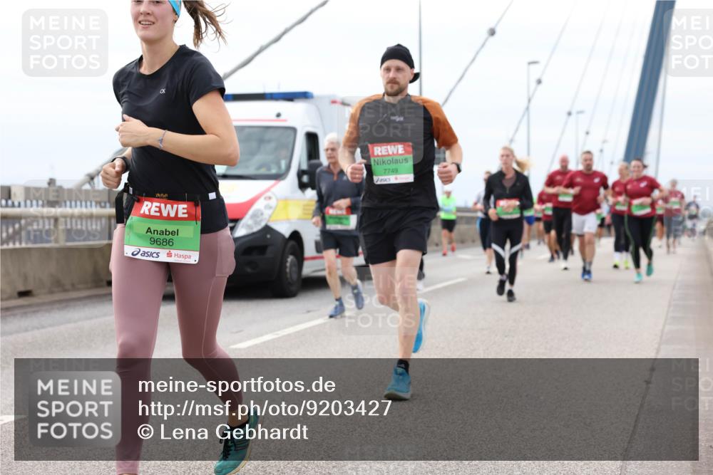 03.10.2025 - Köhlbrandbrückenlauf Lena Gebhardt http://msf.ph/oto/9203427 03.10.2025 15:53:02 Position 2 9686, 7749, 6 meine-sportfotos.de