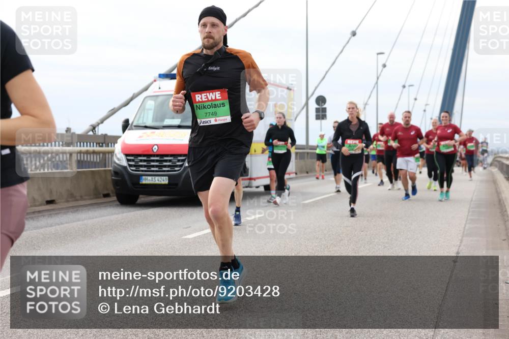 03.10.2025 - Köhlbrandbrückenlauf Lena Gebhardt http://msf.ph/oto/9203428 03.10.2025 15:53:03 Position 2 4249, 7749 meine-sportfotos.de