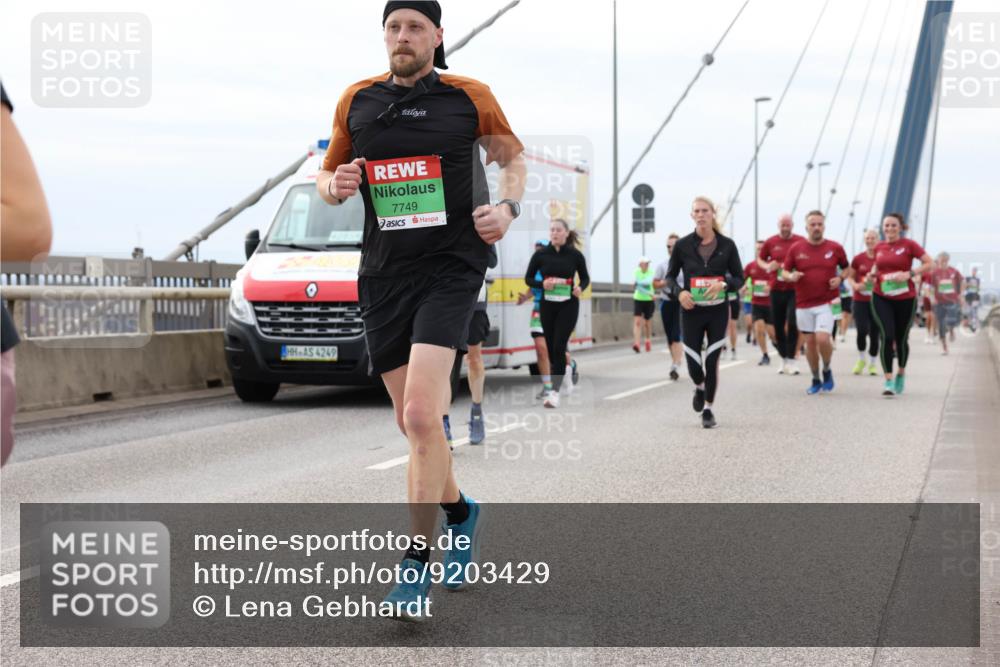 03.10.2025 - Köhlbrandbrückenlauf Lena Gebhardt http://msf.ph/oto/9203429 03.10.2025 15:53:03 Position 2 4249, 7749 meine-sportfotos.de