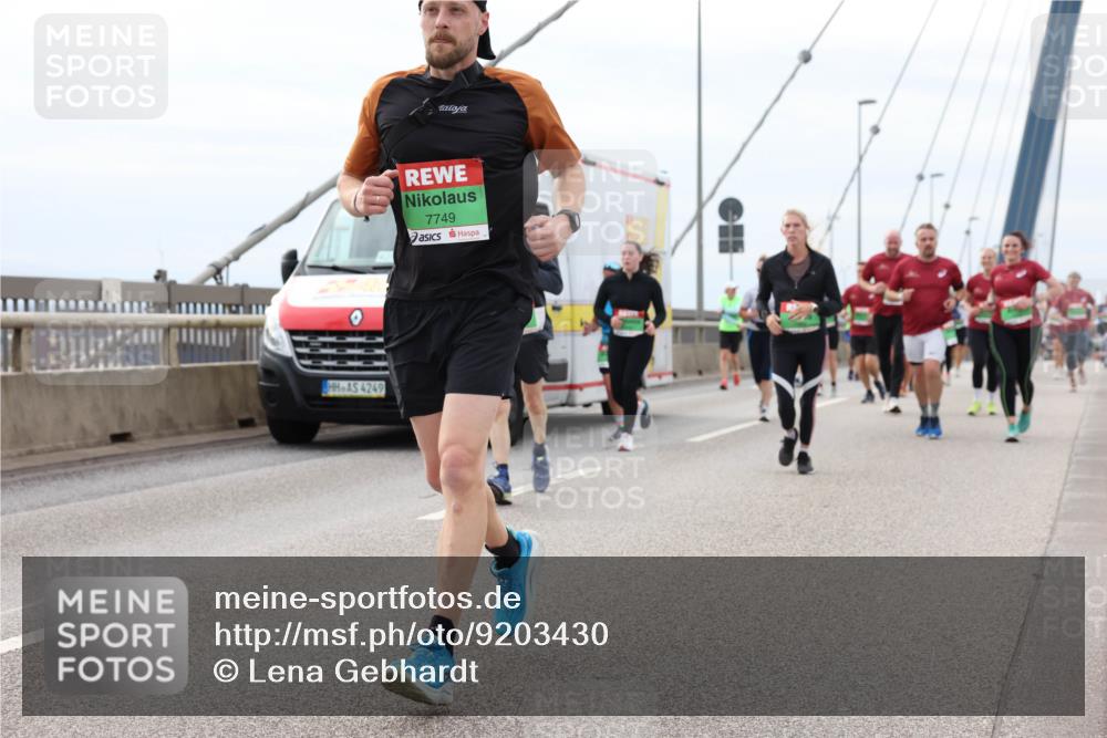 03.10.2025 - Köhlbrandbrückenlauf Lena Gebhardt http://msf.ph/oto/9203430 03.10.2025 15:53:03 Position 2 4249, 7749 meine-sportfotos.de