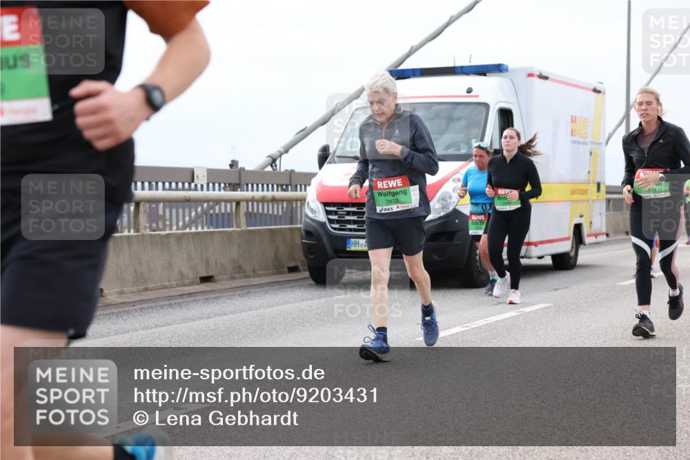 03.10.2025 - Köhlbrandbrückenlauf Lena Gebhardt http://msf.ph/oto/9203431 03.10.2025 15:53:04 Position 2 7832 meine-sportfotos.de