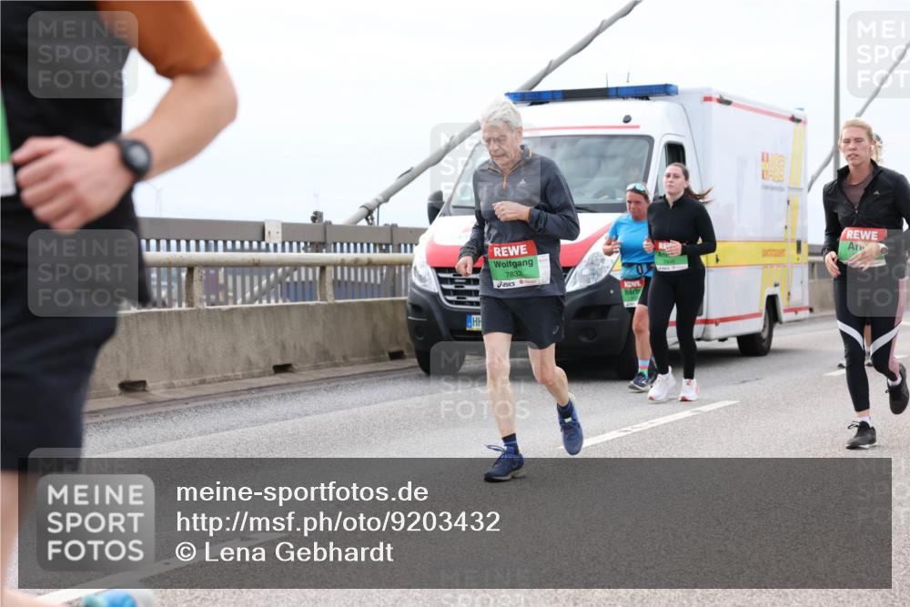 03.10.2025 - Köhlbrandbrückenlauf Lena Gebhardt http://msf.ph/oto/9203432 03.10.2025 15:53:04 Position 2 7832 meine-sportfotos.de
