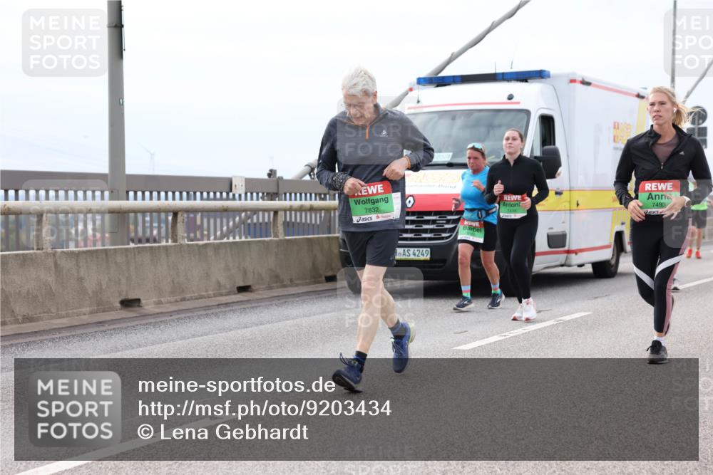 03.10.2025 - Köhlbrandbrückenlauf Lena Gebhardt http://msf.ph/oto/9203434 03.10.2025 15:53:04 Position 2 91, 7832, 4249, 7493 meine-sportfotos.de