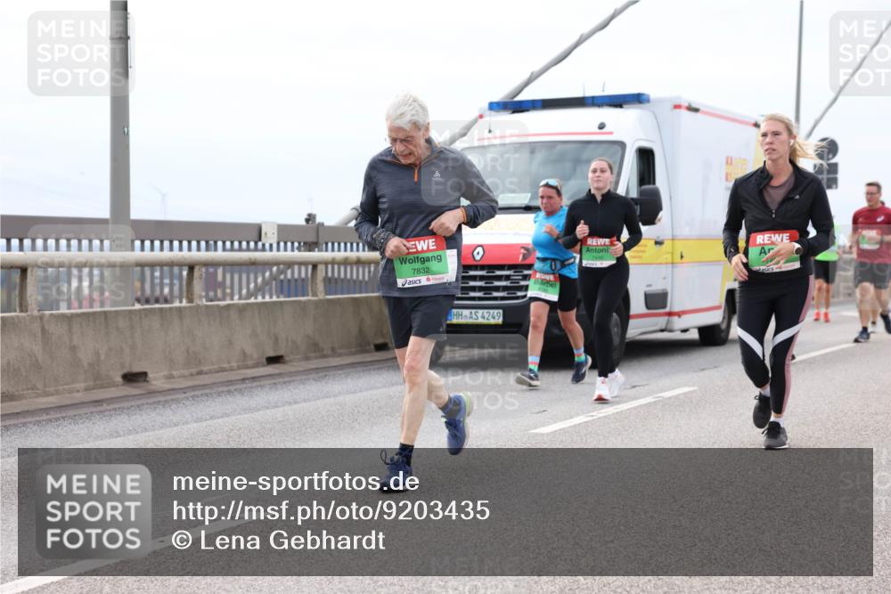 03.10.2025 - Köhlbrandbrückenlauf Lena Gebhardt http://msf.ph/oto/9203435 03.10.2025 15:53:04 Position 2 7832, 4249, 42, 85, 7446 meine-sportfotos.de