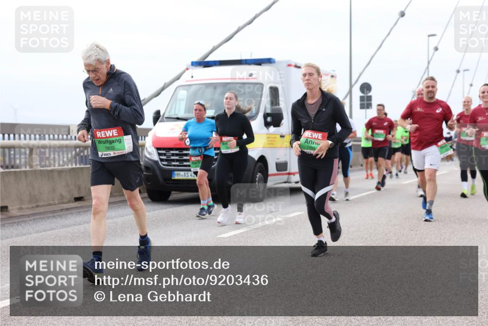 03.10.2025 - Köhlbrandbrückenlauf Lena Gebhardt http://msf.ph/oto/9203436 03.10.2025 15:53:04 Position 2 7832, 42, 7493 meine-sportfotos.de