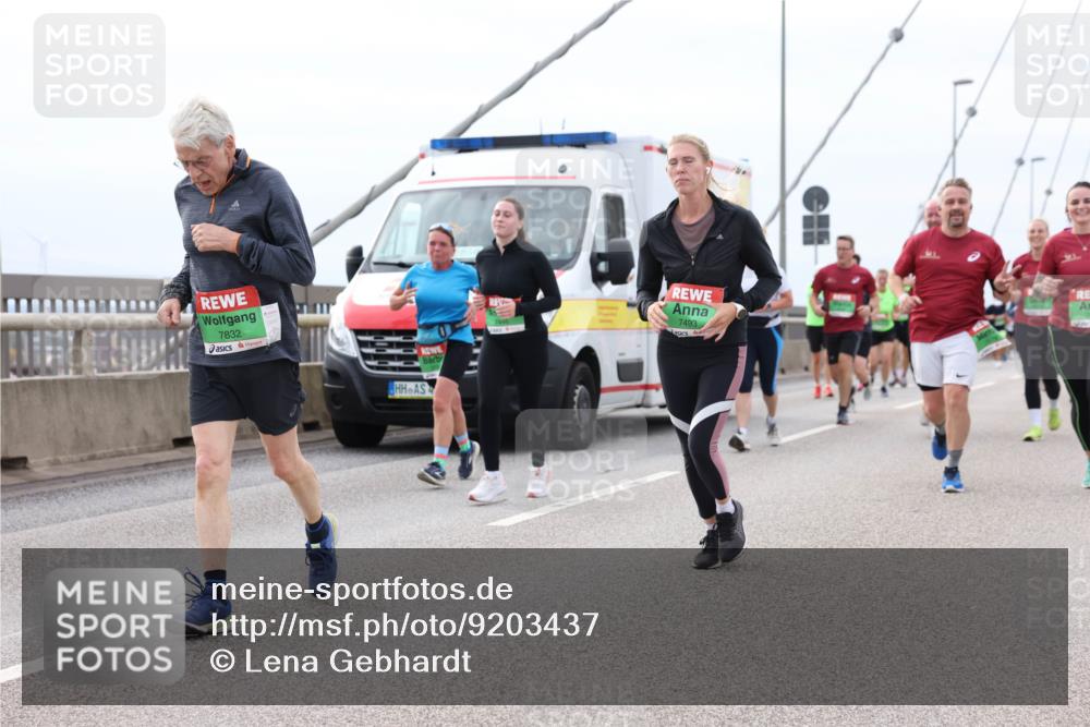 03.10.2025 - Köhlbrandbrückenlauf Lena Gebhardt http://msf.ph/oto/9203437 03.10.2025 15:53:04 Position 2 7832, 7493, 4 meine-sportfotos.de
