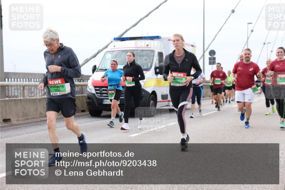03.10.2025 - Köhlbrandbrückenlauf Lena Gebhardt http://msf.ph/oto/9203438 03.10.2025 15:53:04 Position 2 9, 7832, 7493, 7676 meine-sportfotos.de