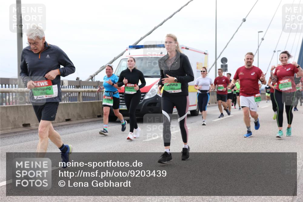 03.10.2025 - Köhlbrandbrückenlauf Lena Gebhardt http://msf.ph/oto/9203439 03.10.2025 15:53:05 Position 2 7446, 7493, 7832, 9185, 7676 meine-sportfotos.de
