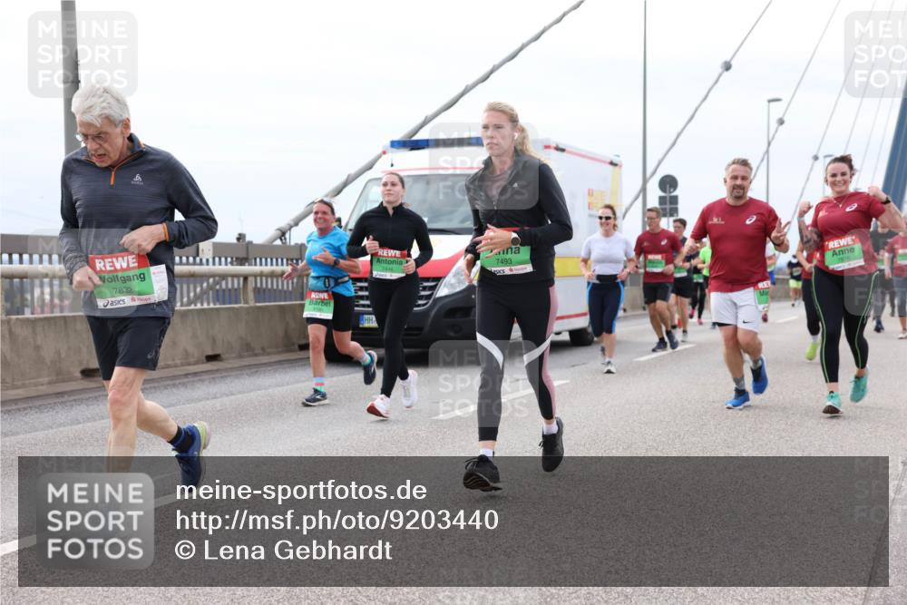 03.10.2025 - Köhlbrandbrückenlauf Lena Gebhardt http://msf.ph/oto/9203440 03.10.2025 15:53:05 Position 2 7832, 7446, 7493, 7676 meine-sportfotos.de