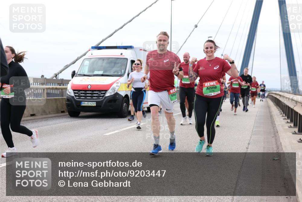 03.10.2025 - Köhlbrandbrückenlauf Lena Gebhardt http://msf.ph/oto/9203447 03.10.2025 15:53:06 Position 2 4249, 7676 meine-sportfotos.de