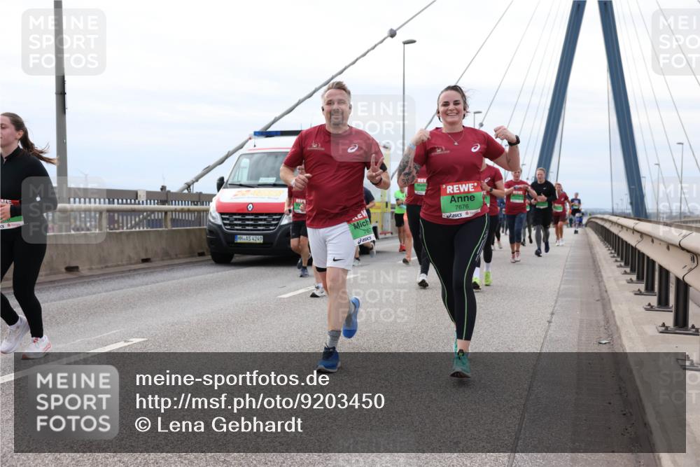 03.10.2025 - Köhlbrandbrückenlauf Lena Gebhardt http://msf.ph/oto/9203450 03.10.2025 15:53:06 Position 2 4249, 767, 7676 meine-sportfotos.de