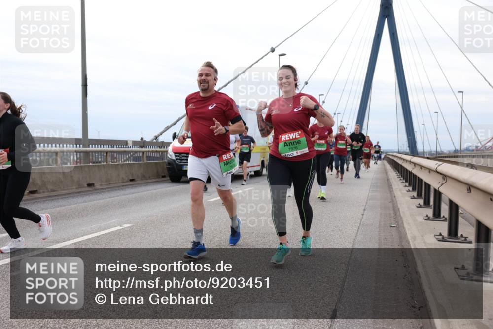 03.10.2025 - Köhlbrandbrückenlauf Lena Gebhardt http://msf.ph/oto/9203451 03.10.2025 15:53:07 Position 2 7676 meine-sportfotos.de